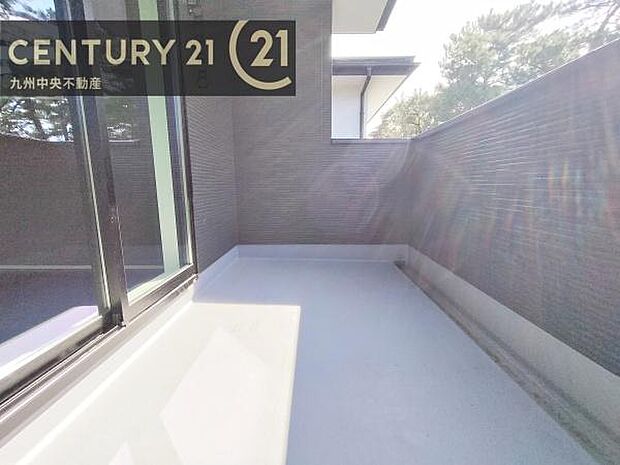 【バルコニー】広々インナーバルコニー。日当たりも良く、洗濯物もよく乾きます。