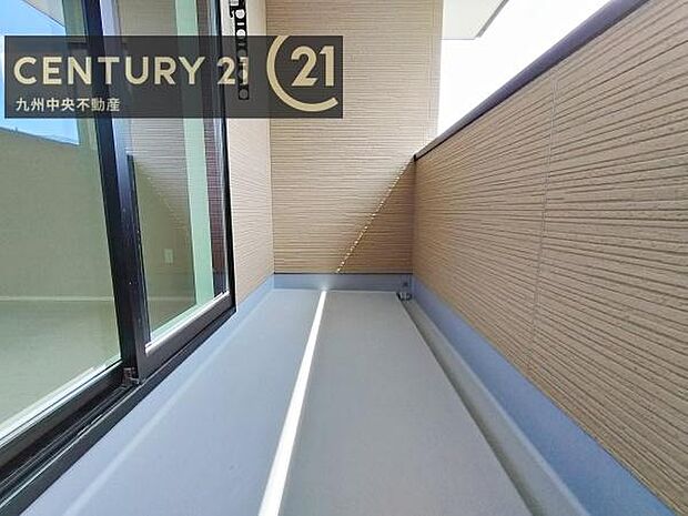 【バルコニー】日当たり良好なバルコニー。洗濯物やお布団もポッカポカに。