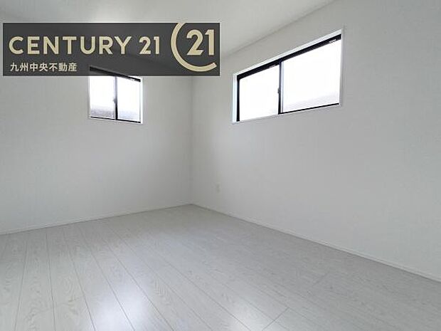 【洋室】2面採光を確保したお部屋。爽やかな風を感じて起きる朝は、快適生活の始まりに。