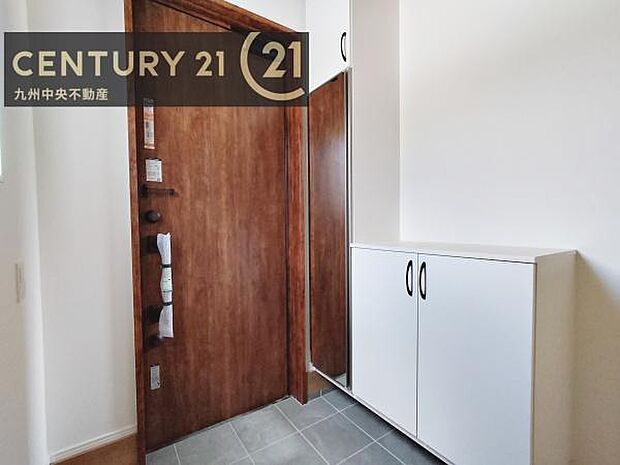 【玄関】玄関をスッキリに見せるために、シューズボックスを設置しました。オシャレは足元から。