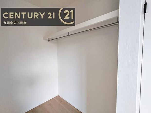 【ウォークインクローゼット】大型収納で片付け安心、生活にゆとりができ、お部屋もスッキリします。