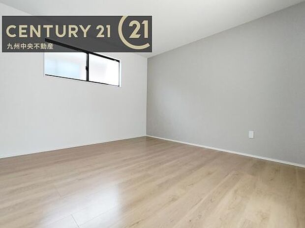 【洋室】家族一人ひとりの大切なプライベート空間。趣味に合わせて使って頂けるようシンプルに仕上げてあります。