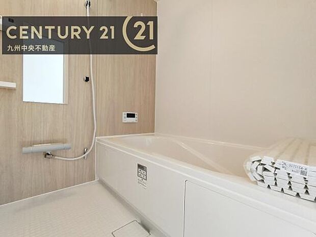 【ユニットバス】浴室暖房乾燥機付きで雨の日が多い梅雨の時期も安心です。また、冬のヒートショック対策としても活躍します。