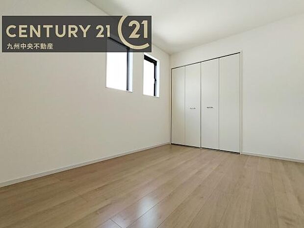 【洋室】家族一人ひとりの大切なプライベート空間。趣味に合わせて使って頂けるようシンプルに仕上げてあります。