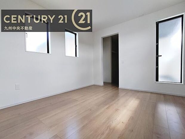 【洋室】家族一人ひとりの大切なプライベート空間。趣味に合わせて使って頂けるようシンプルに仕上げてあります。