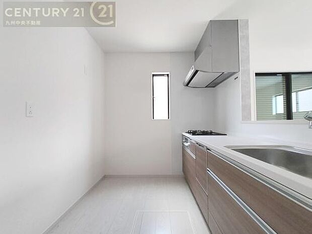 【キッチン】家族との会話を楽しみながら、お子様を見守りながら、お料理をすることができます。