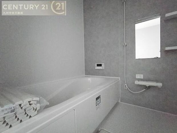 【ユニットバス】浴室暖房乾燥機付きで雨の日が多い梅雨の時期も安心です。また、冬のヒートショック対策としても活躍します。