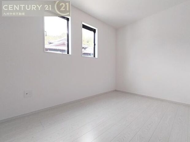 【子供部屋】学習机やベッドの配置がしやすい空間です。