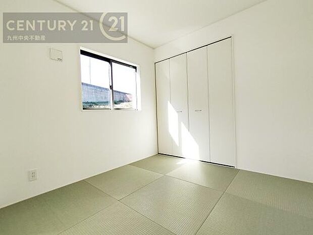 【和室】あると嬉しい和室。小さなお子様の遊ぶスペースやお昼寝タイムにも最適です。