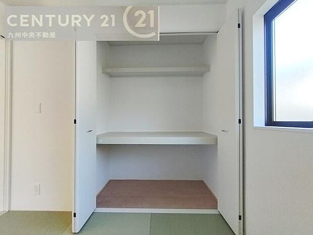 【押入】デッドスペースを作らず空間を無駄なく使うことのできる奥行きがあります。