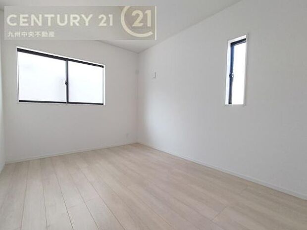 【洋室】家族一人ひとりの大切なプライベート空間。趣味に合わせて使って頂けるようシンプルに仕上げてあります。