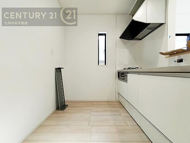 【キッチン】家族との会話を楽しめながら、お子様を見守りながら、お料理をすることができます。