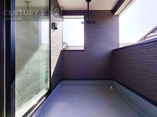 【バルコニー】広々インナーバルコニー。日当たりも良く、洗濯物もよく乾きます。