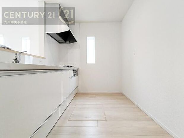 【キッチン】家族との会話を楽しめながら、お子様を見守りながら、お料理をすることができます。