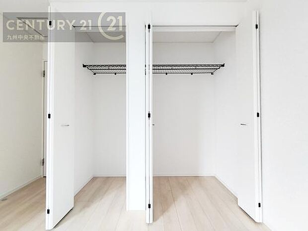 【クローゼット】お部屋ごとに設けた収納は住みやすさへのこだわりです。