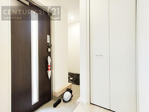 【玄関】玄関をスッキリに見せるために、シューズボックスを設置しました。オシャレは足元から。