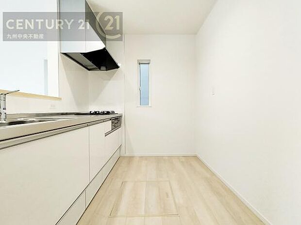 【キッチン】家族との会話を楽しめながら、お子様を見守りながら、お料理をすることができます。