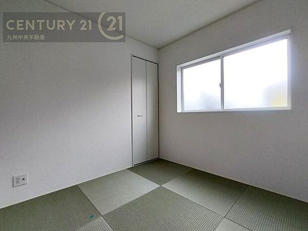 【和室】あると嬉しい和室。小さなお子様の遊ぶスペースやお昼寝タイムにも最適です。