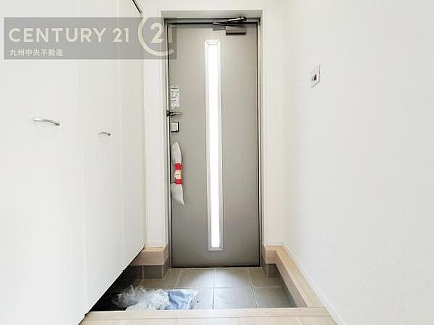 【玄関】玄関をスッキリに見せるために、シューズボックスを設置しました。オシャレは足元から。