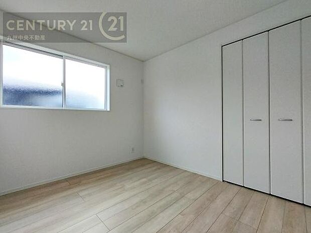 【子供部屋】学習机やベッドの配置がしやすい空間です。