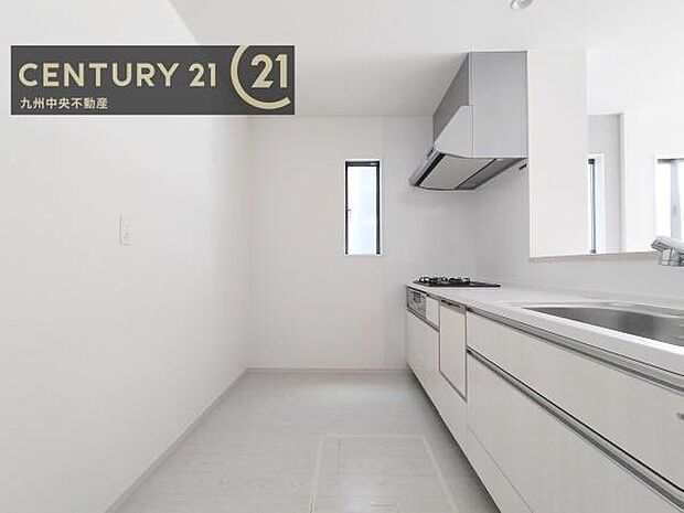 【キッチン】家族との会話を楽しみながら、お子様を見守りながら、お料理をすることができます。