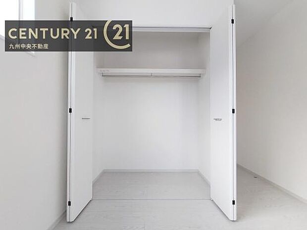 【クローゼット】お部屋ごとに設けた収納は住みやすさへのこだわりです。