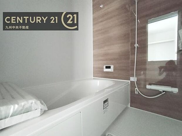 【ユニットバス】浴室暖房乾燥機付きで雨の日が多い梅雨の時期も安心です。また、冬のヒートショック対策としても活躍します。