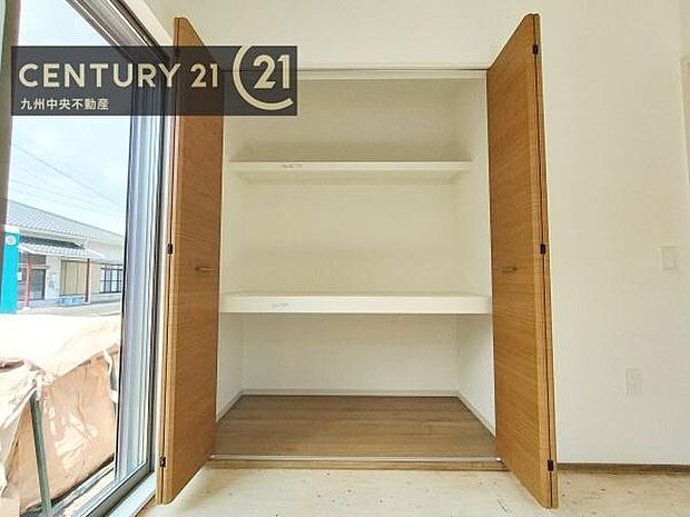 【押入】デッドスペースを作らず空間を無駄なく使うことのできる奥行きがあります。