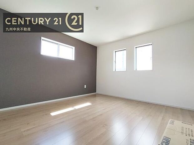 【洋室】2面採光を確保したお部屋。爽やかな風を感じて起きる朝は、快適生活の始まりに。