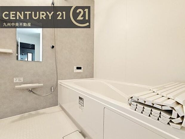 【ユニットバス】浴室暖房乾燥機付きで雨の日が多い梅雨の時期も安心です。また、冬のヒートショック対策としても活躍します。