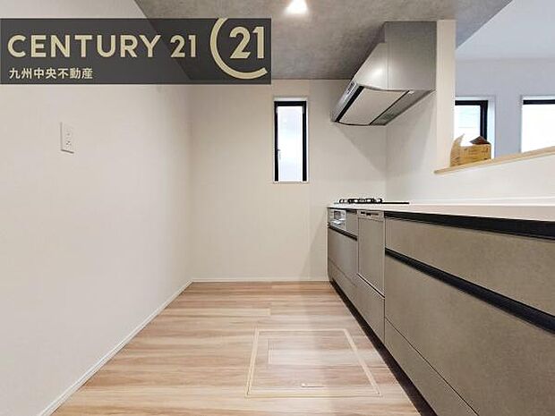 【キッチン】家族との会話を楽しみながら、お子様を見守りながら、お料理をすることができます。