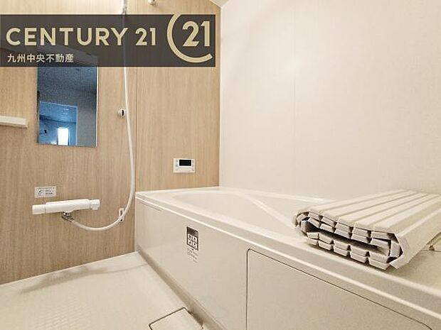 【ユニットバス】浴室暖房乾燥機付きで雨の日が多い梅雨の時期も安心です。また、冬のヒートショック対策としても活躍します。