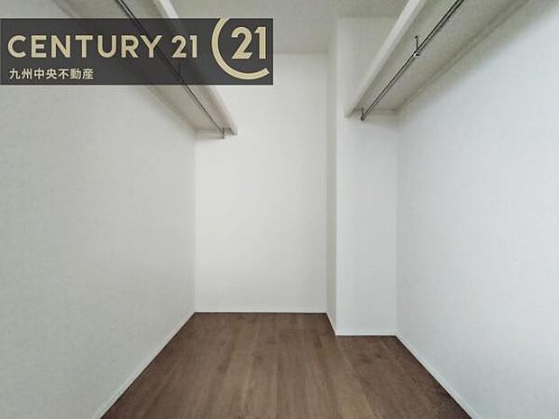 【ウォークインクローゼット】大型収納で片付け安心、生活にゆとりができ、お部屋もスッキリします。