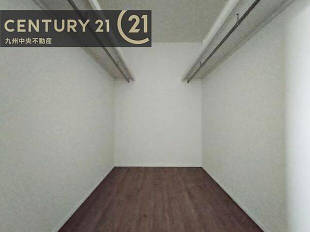 【ウォークインクローゼット】大型収納で片付け安心、生活にゆとりができ、お部屋もスッキリします。