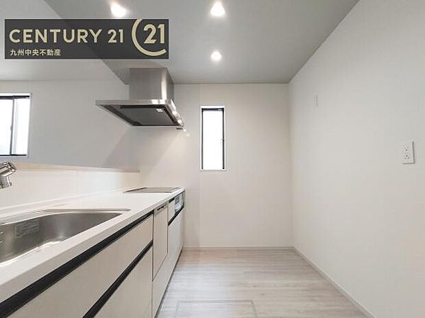 【キッチン】家族との会話を楽しみながら、お子様を見守りながら、お料理をすることができます。