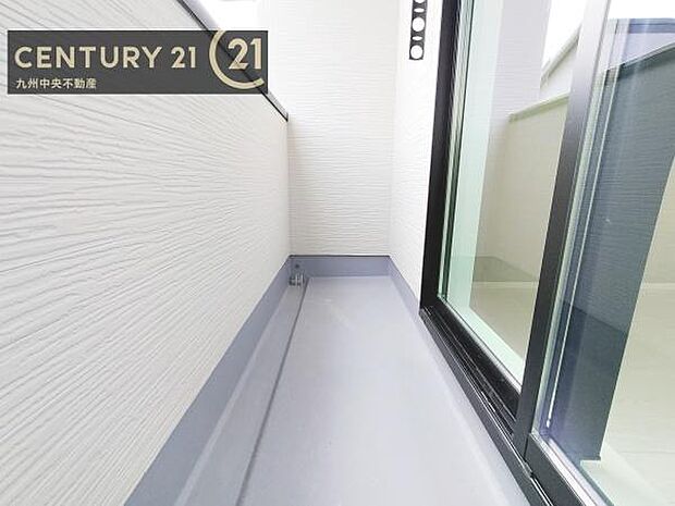 【バルコニー】日当たり良好なバルコニー。洗濯物やお布団もポッカポカに。