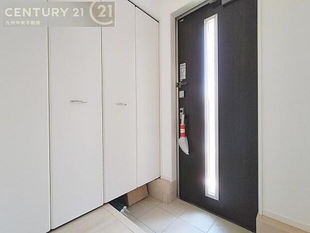 【玄関】玄関をスッキリに見せるために、シューズボックスを設置しました。オシャレは足元から。