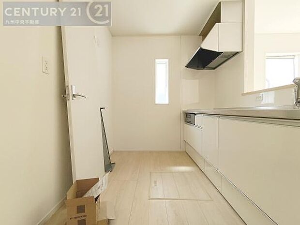 【ユニットバス】浴室暖房乾燥機付きで雨の日が多い梅雨の時期も安心です。また、冬のヒートショック対策としても活躍します。