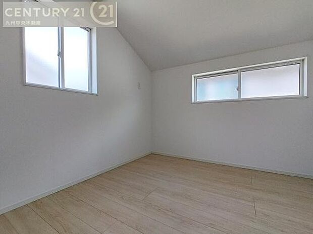 【洋室】2面採光を確保したお部屋。爽やかな風を感じて起きる朝は、快適生活の始まりに。