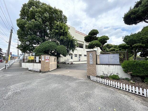 福岡市立西福岡中学校まで712m