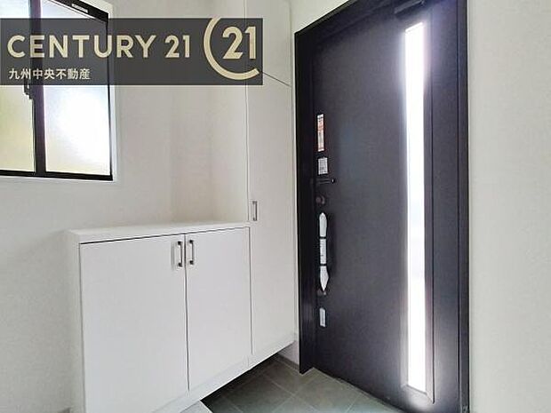 【玄関】玄関をスッキリに見せるために、シューズボックスを設置しました。オシャレは足元から。