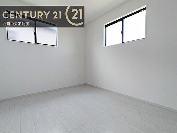 【洋室】2面採光を確保したお部屋。爽やかな風を感じて起きる朝は、快適生活の始まりに。