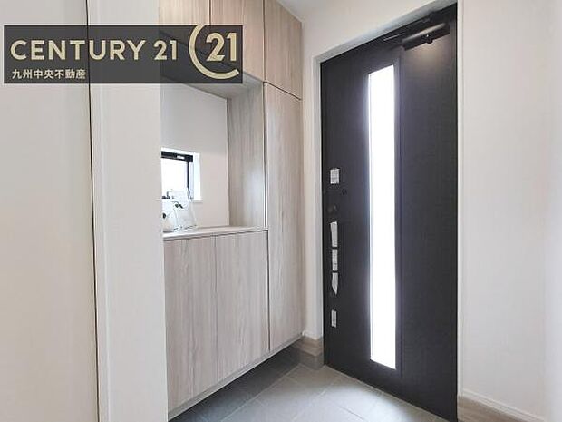 【玄関】玄関をスッキリに見せるために、シューズボックスを設置しました。オシャレは足元から。