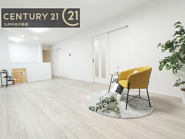 ※掲載の家具およびCG加工はあくまでイメージであり、販売価格には含まれておりません。【リビング】暖かな光が包み込んでくれるLDKは家族みんなが自然と集まる場所。快適でゆったり寛げる空間です。