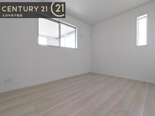 【子供部屋】学習机やベッドの配置がしやすい空間です。