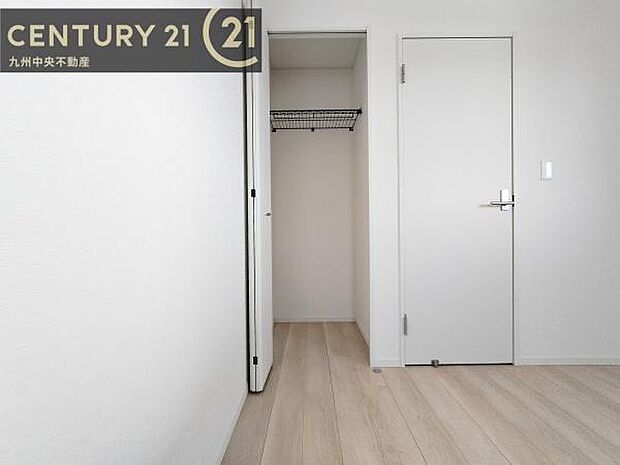 【クローゼット】お部屋ごとに設けた収納は住みやすさへのこだわりです。