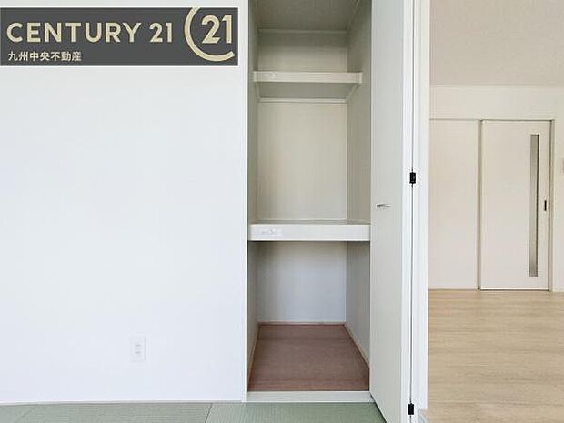 【押入】デッドスペースを作らず空間を無駄なく使うことのできる奥行きがあります。