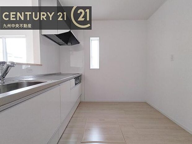 【キッチン】家族との会話を楽しみながら、お子様を見守りながら、お料理をすることができます。