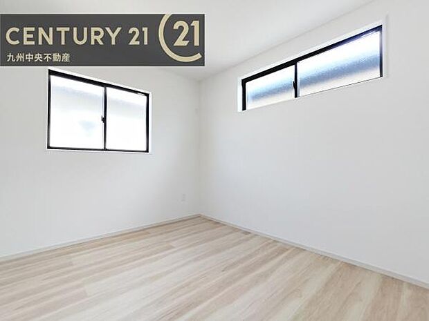 【洋室】2面採光を確保したお部屋。爽やかな風を感じて起きる朝は、快適生活の始まりに。