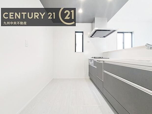 【キッチン】家族との会話を楽しみながら、お子様を見守りながら、お料理をすることができます。